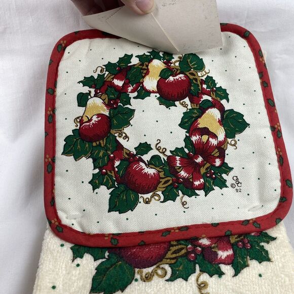 Cecil Saydah Co Vintage Christmas Towel Pot Holder Set Fruit Wreath Pattern NEW - Picture 2 of 4